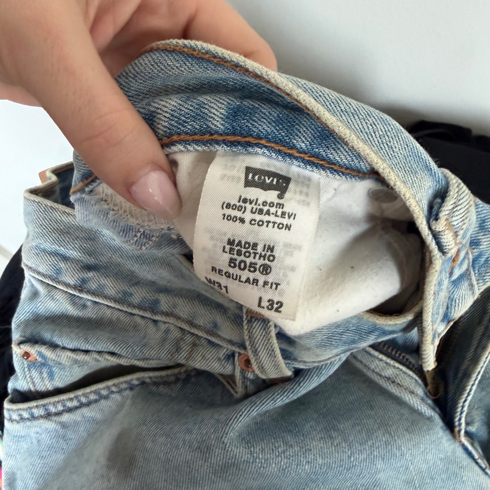 Vintage Levi's 505 Medium Wash Distressed Jeans Size 31 - Picture 3 of 10